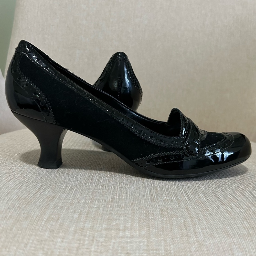 Women's Franco Sarto Black Patent Leather Wingtip 2” Spool Heel Pump Size 8